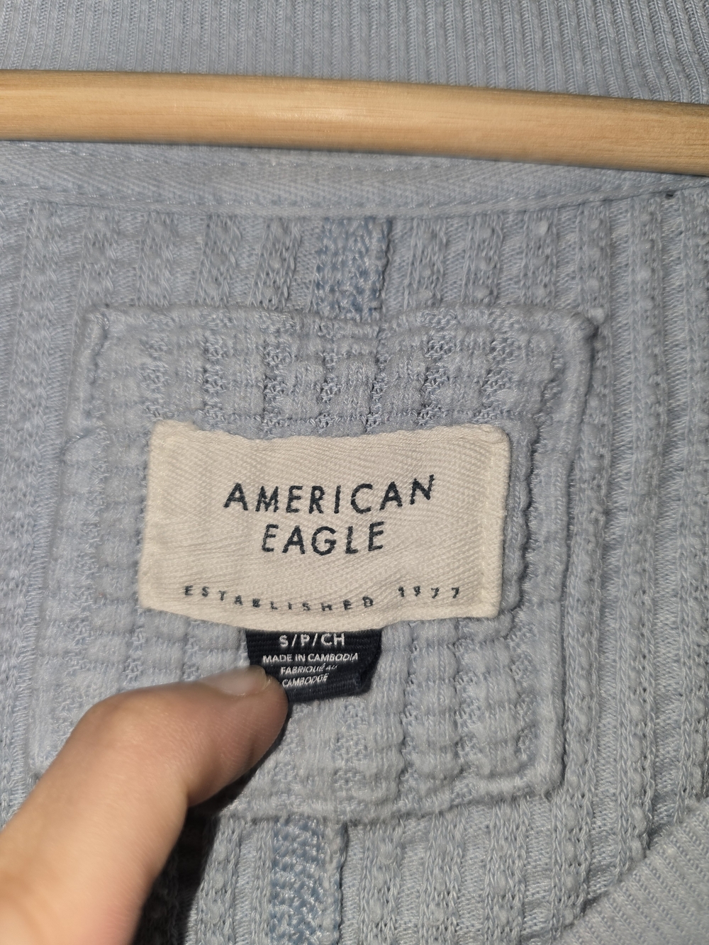 American Eagle Outfitters Light Blue V-Neck Waffle Sweater - Picture 3 of 5